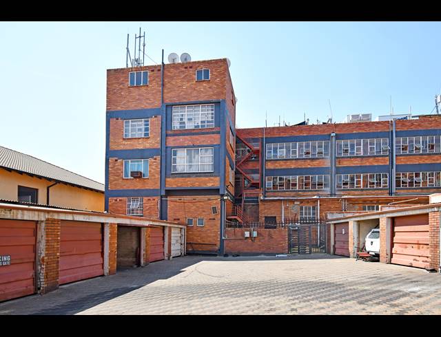 5 BEDROOM APARTMENT FOR SALE IN HIGHLANDS NORTH